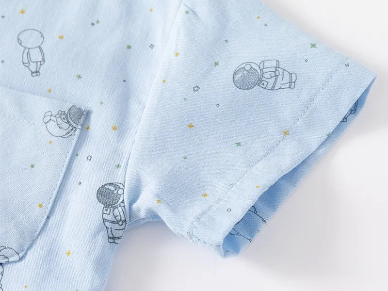 Camisa con diseño de astronauta