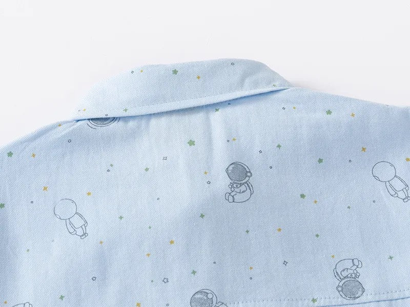 Camisa con diseño de astronauta