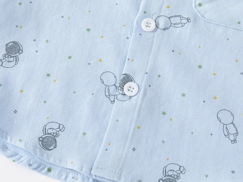 Camisa con diseño de astronauta