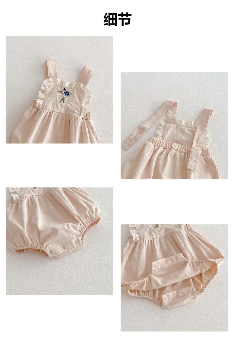 Romper crema con flor tejida