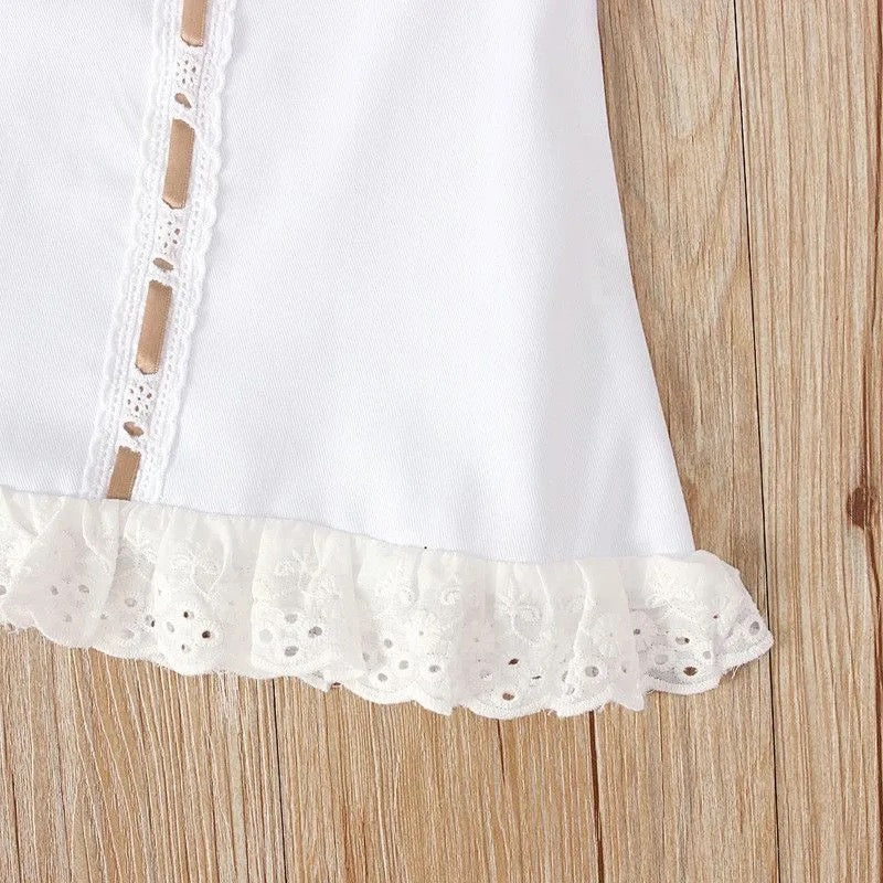 Vestido blanco con lazo dorado