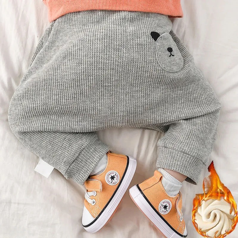 Pantalón con cara de animalito en el bolsillo