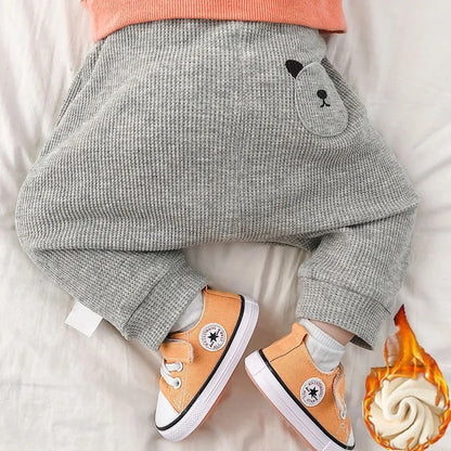 Pantalón con cara de animalito en el bolsillo