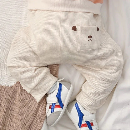 Pantalón con cara de animalito en el bolsillo