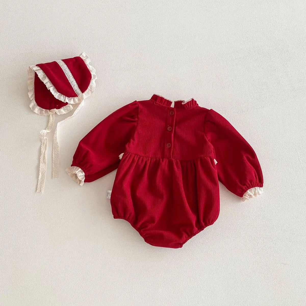Vestido rojo para bebés con gorrito