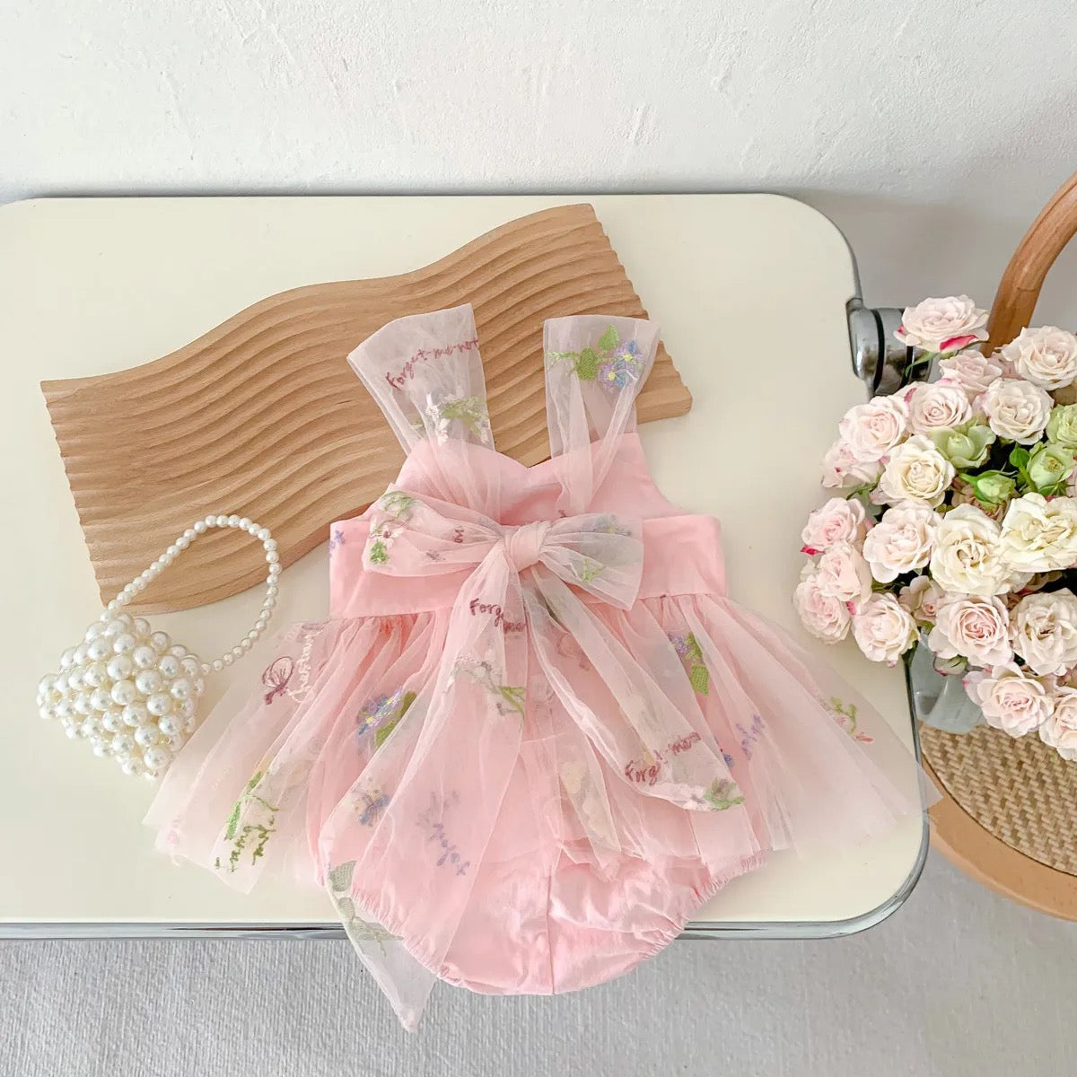 Vestido sin mangas en tull