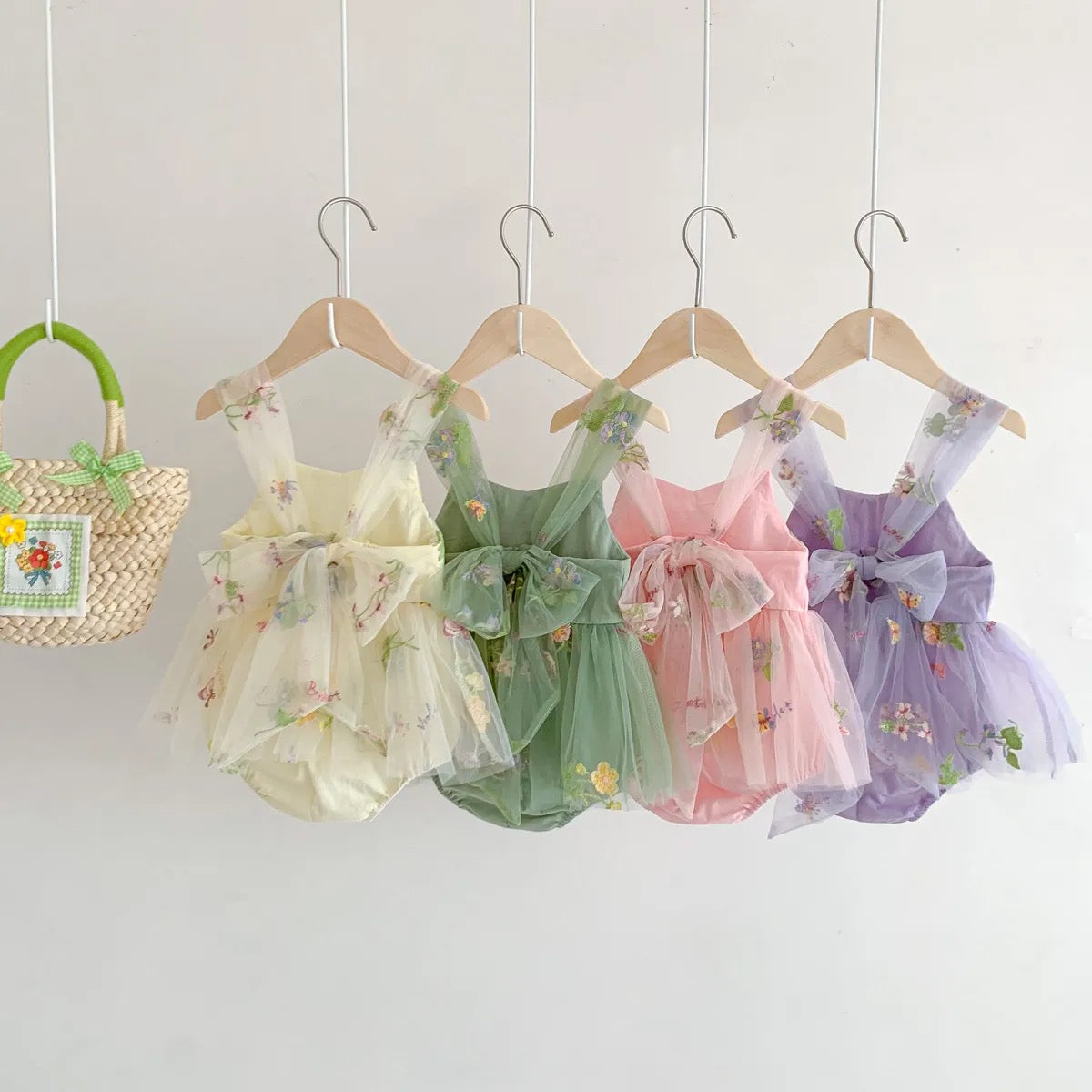 Vestido sin mangas en tull