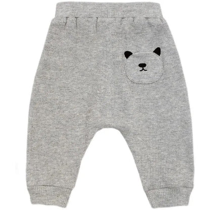 Pantalón con cara de animalito en el bolsillo