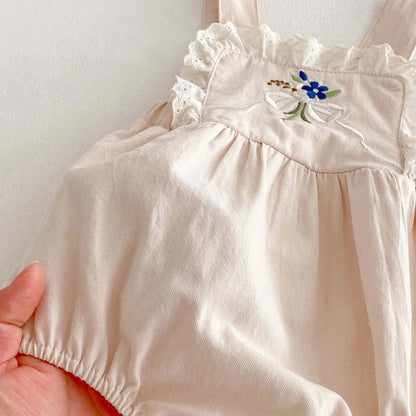 Romper crema con flor tejida