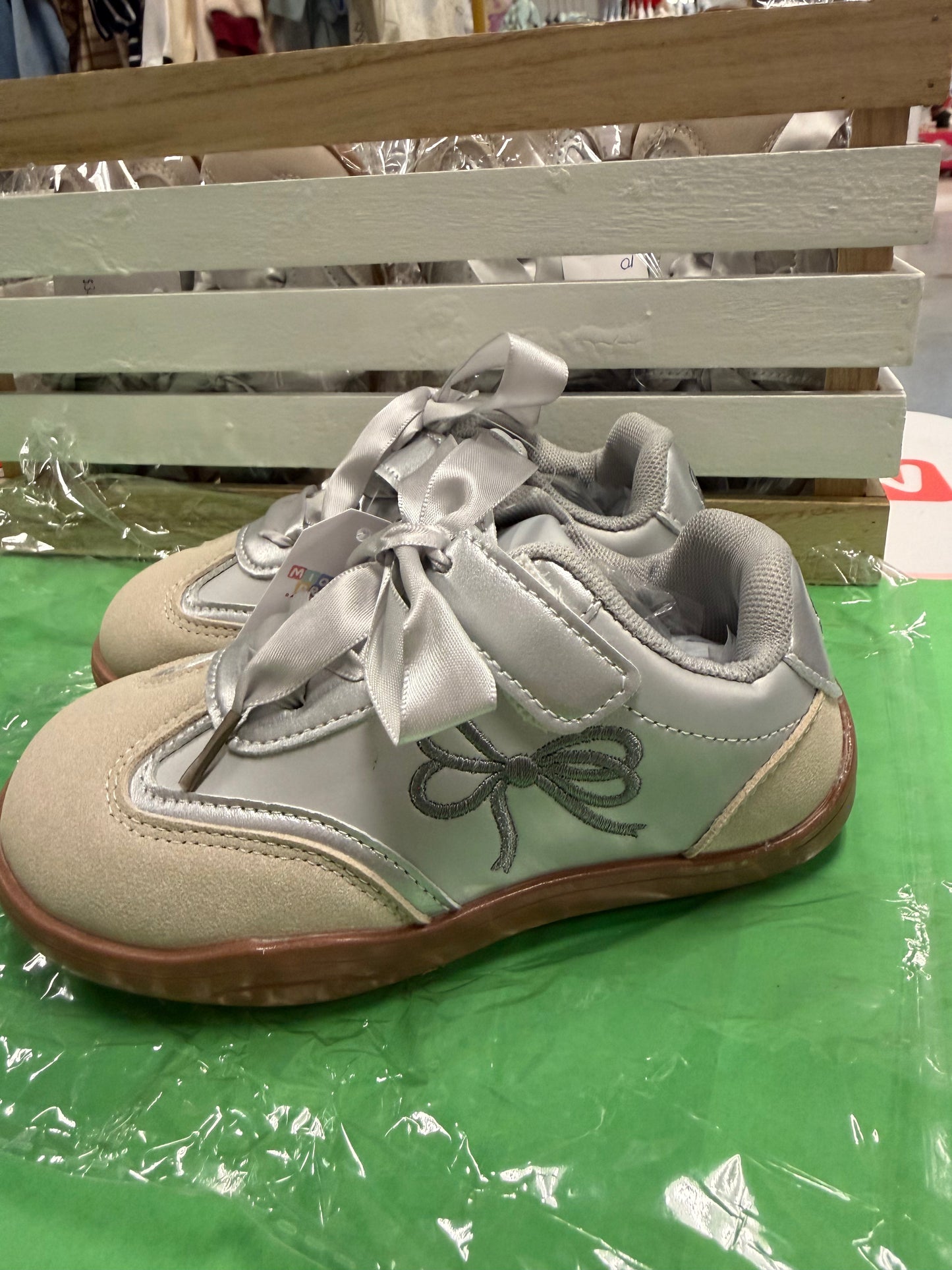 Tenis Plateados con Lazo para Niñas