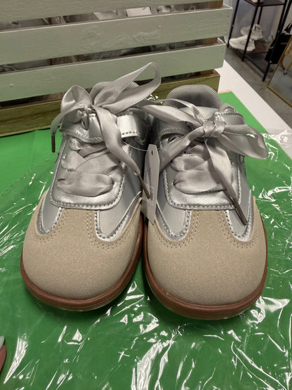 Tenis Plateados con Lazo para Niñas