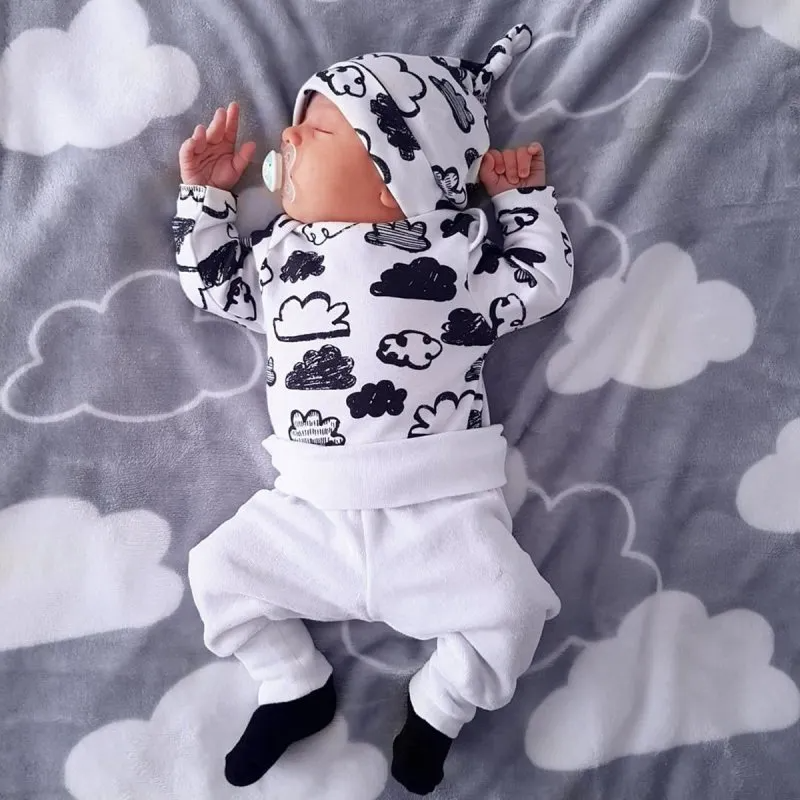 Conjunto de pantalón y camiseta con estampado de nubes de manga larga