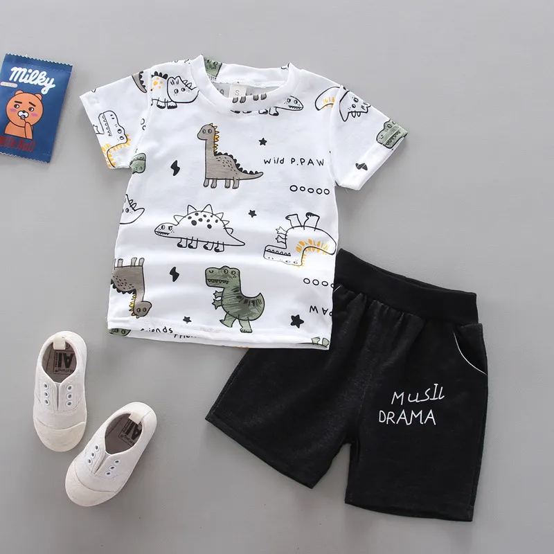 Conjunto de camiseta y pantalon corto con estampado de dinosaurio