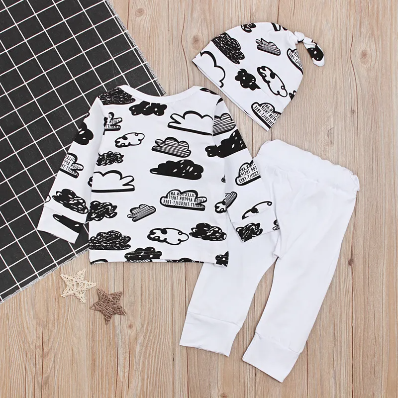 Conjunto de pantalón y camiseta con estampado de nubes de manga larga