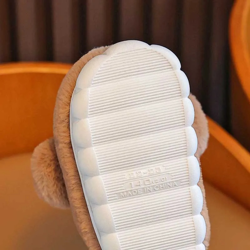 Pantuflas de felpa en forma de perrito