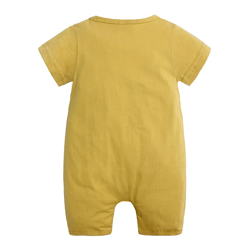 Mameluco de letras con patrón de dibujos animados de manga corta